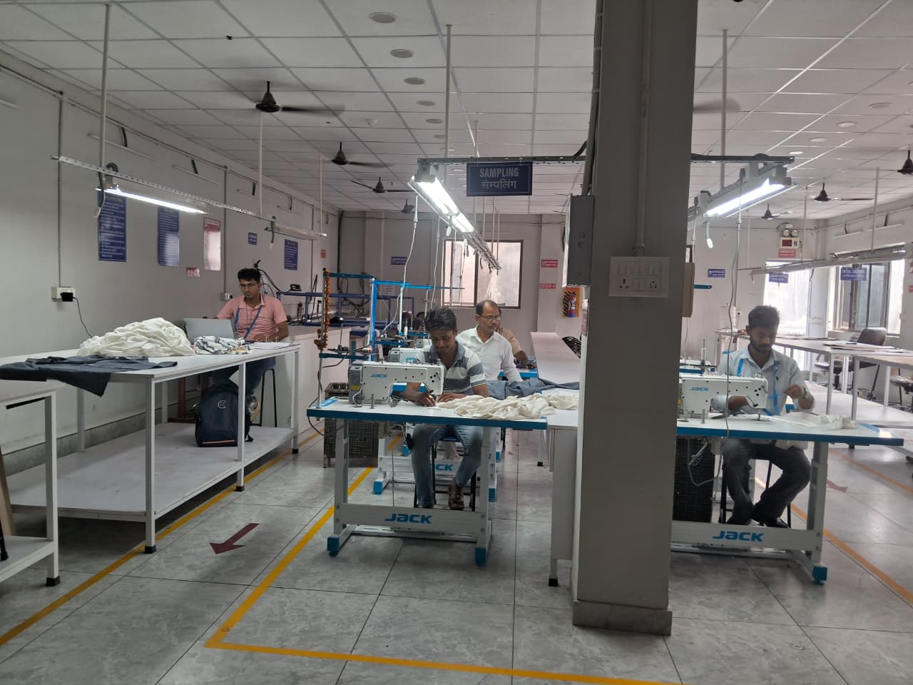 In-house sampling floor
